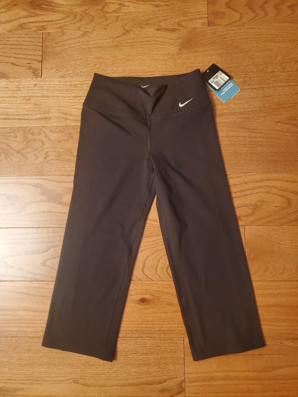 NIKE WOMENS REGULAR FIT LEGEND CROP CAPRI YOGA PANTS BLACK xs